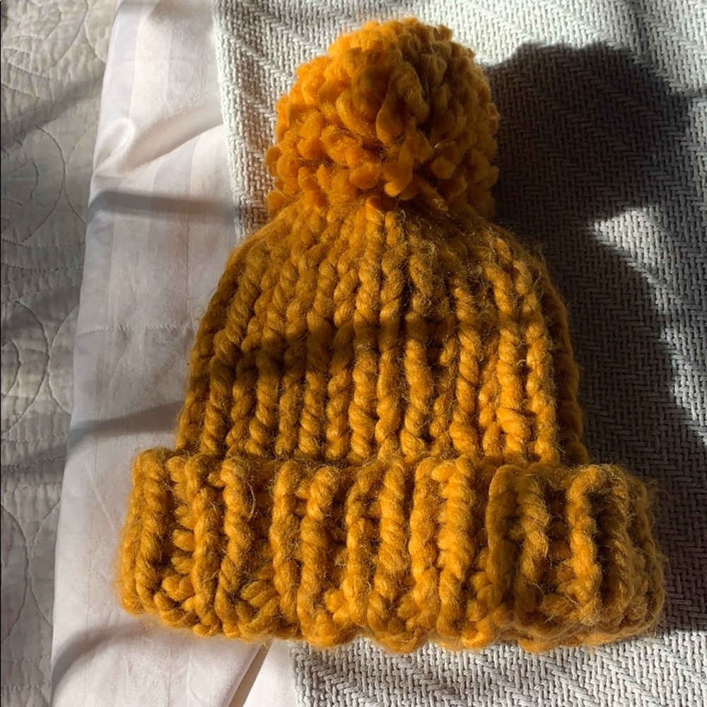 Deep yellow chunky knit winter hat